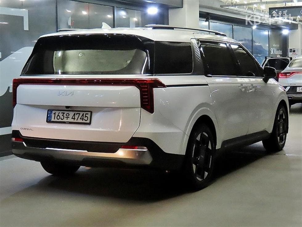 Kia The New (facelift) Carnival 4th generationD2.2 9-seater Noblesse - 4
