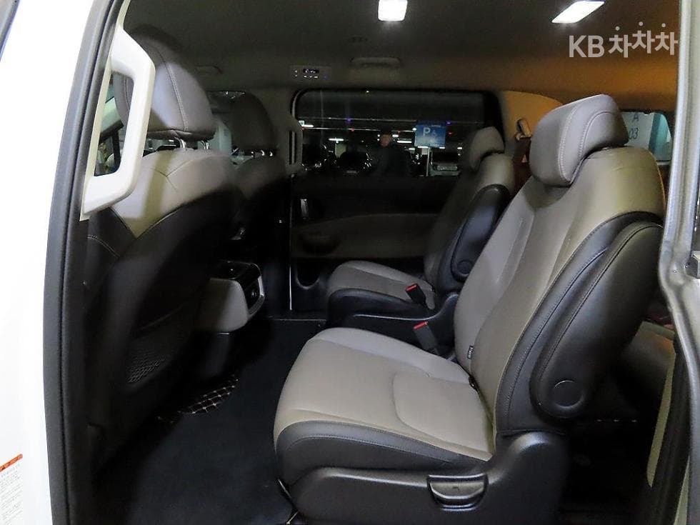 Kia The New (facelift) Carnival 4th generationD2.2 9-seater Noblesse - 7