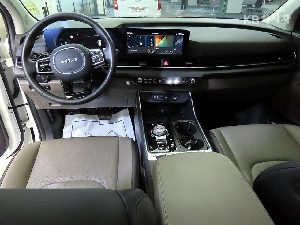 Kia The New (facelift) Carnival 4th generationD2.2 9-seater Noblesse - 10
