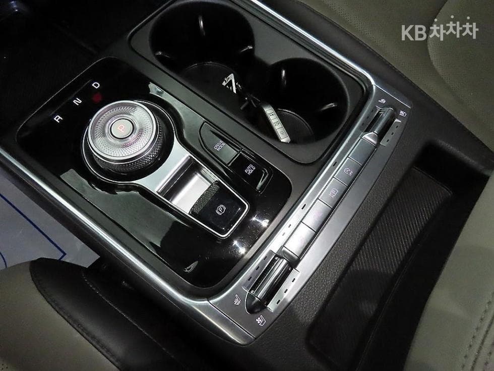 Kia The New (facelift) Carnival 4th generationD2.2 9-seater Noblesse - 12