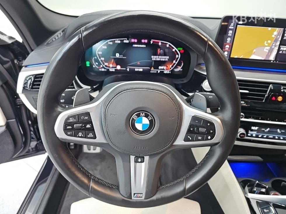 BMW 올Нов5 Серия (G30)M550i xDrive - 9