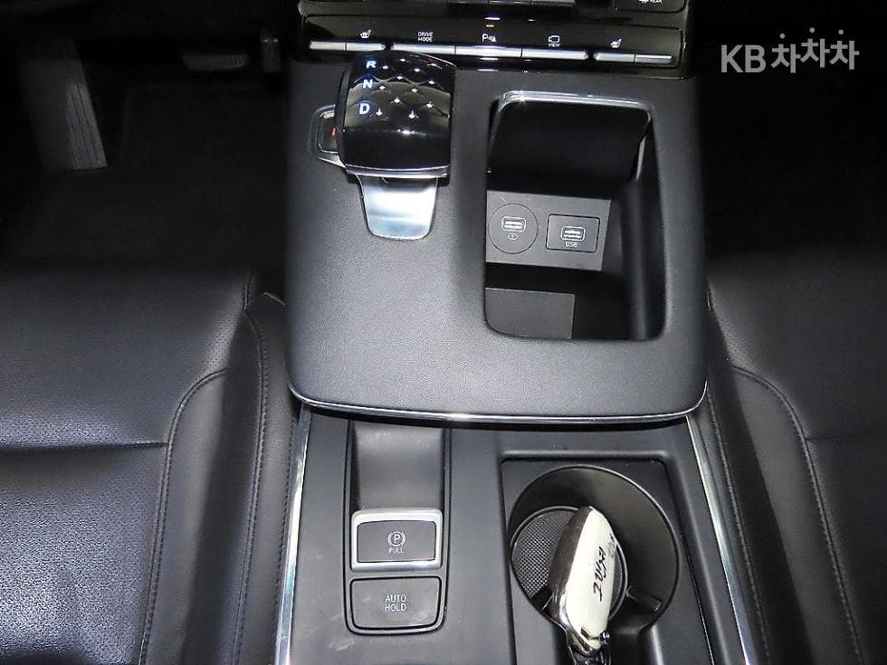 Hyundai The New (facelift) Grandeur (Azera)LPi 3.0 Rental car Modern - 12