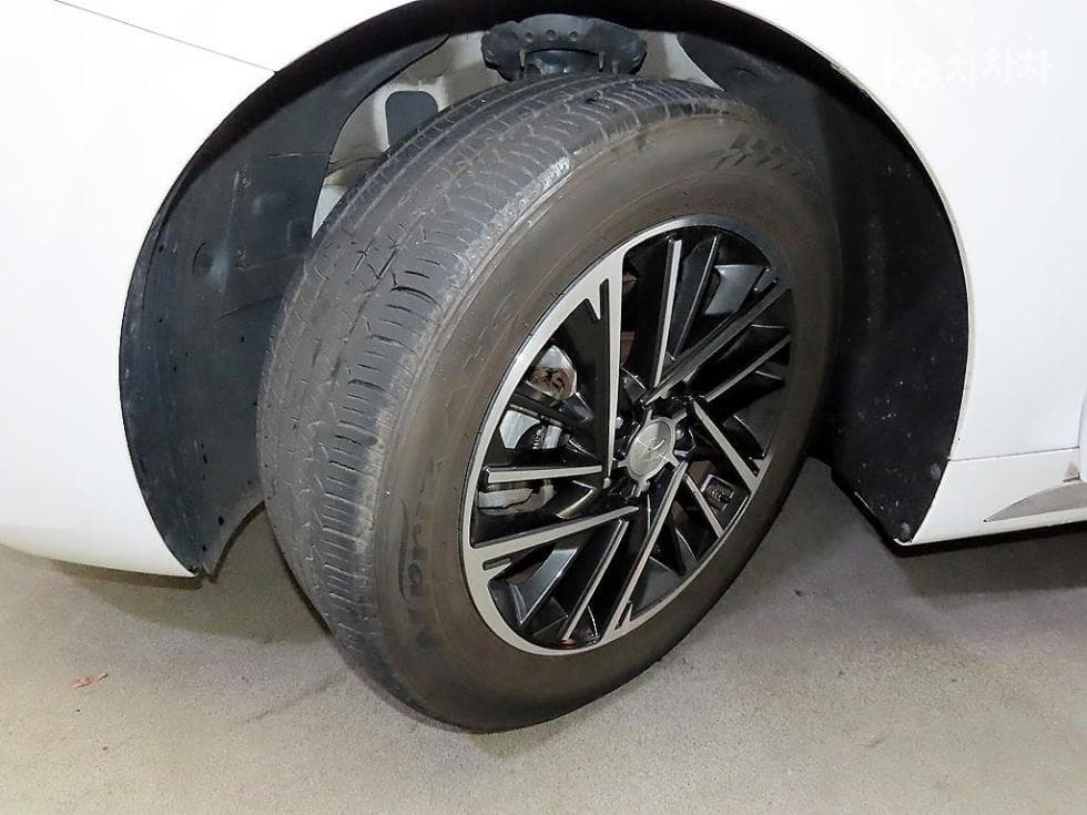 Hyundai The New (facelift) Grandeur (Azera)LPi 3.0 Rental car Modern - 19