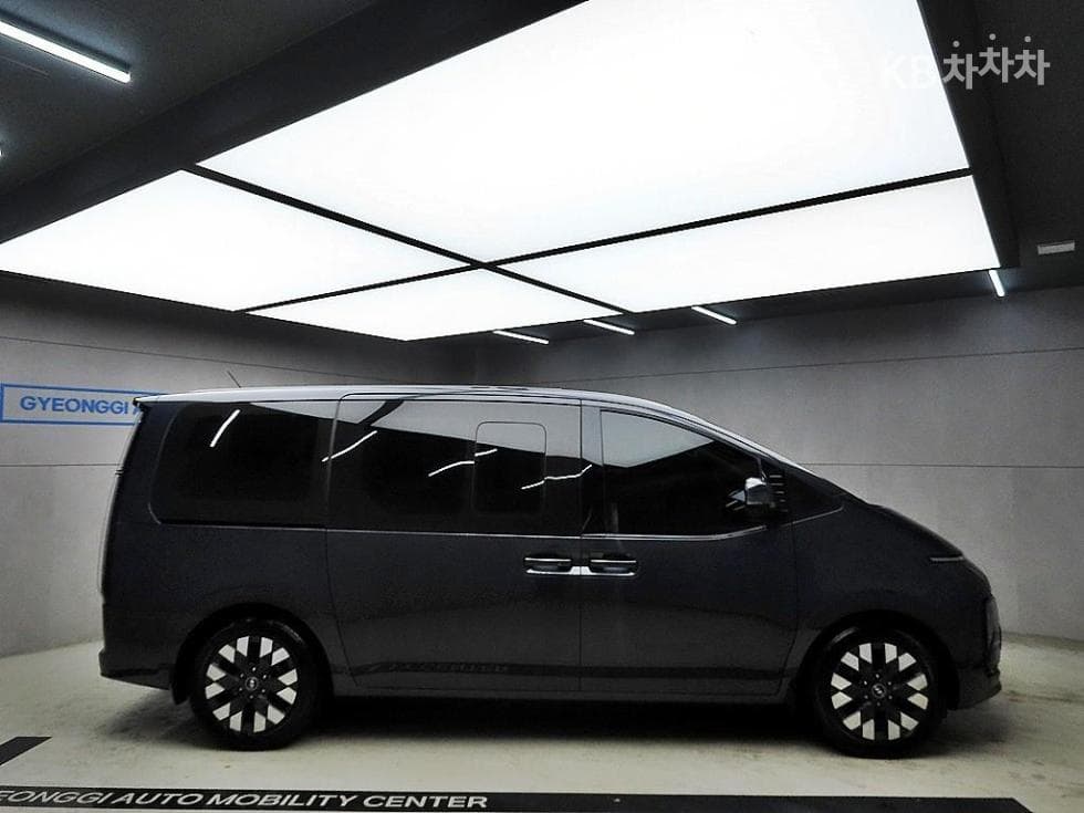 Hyundai Staria Lounge2.2 Lounge 9 AWD Inspiration - 2
