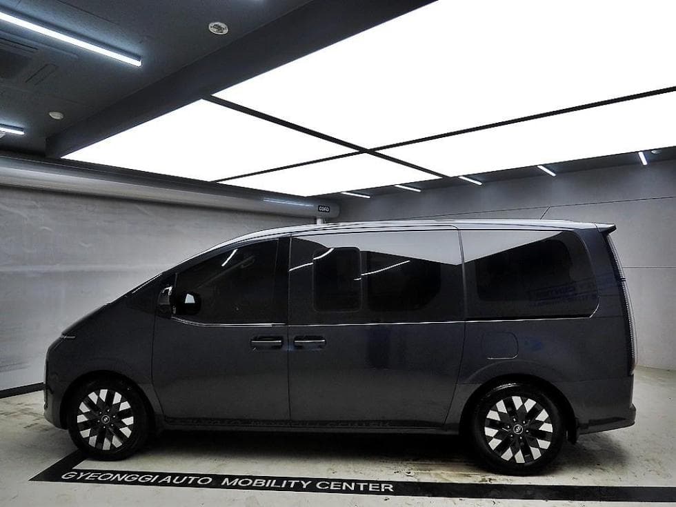 Hyundai Staria Lounge2.2 Lounge 9 AWD Inspiration - 4