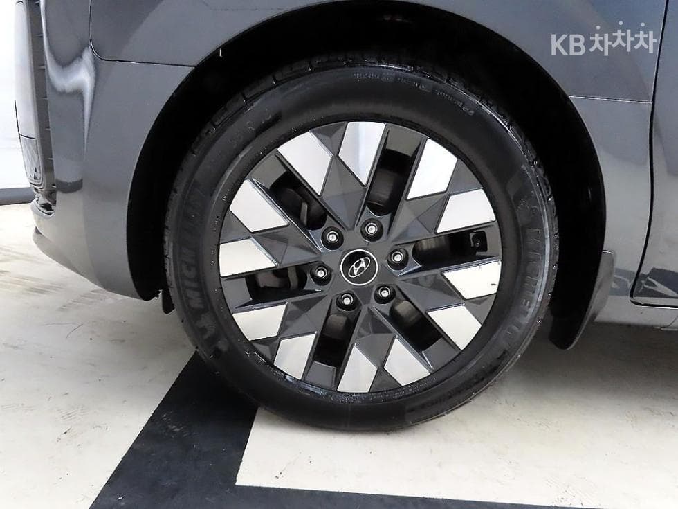 Hyundai Staria Lounge2.2 Lounge 9 AWD Inspiration - 20