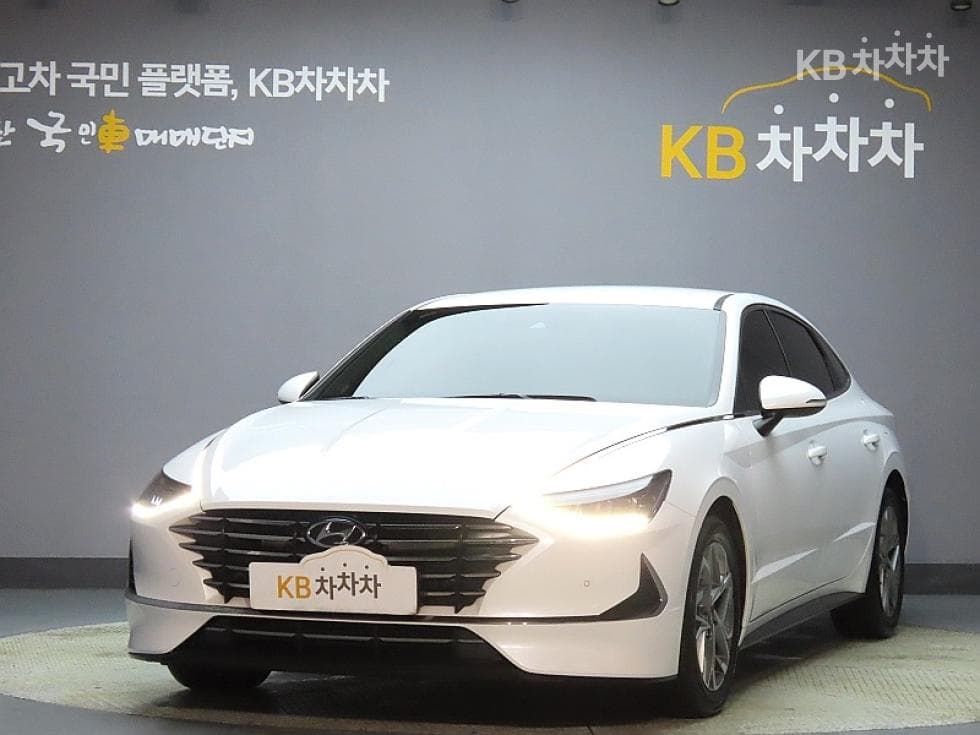 Hyundai Sonata (DN8) 2.0 Premium 패밀리 - Image 1