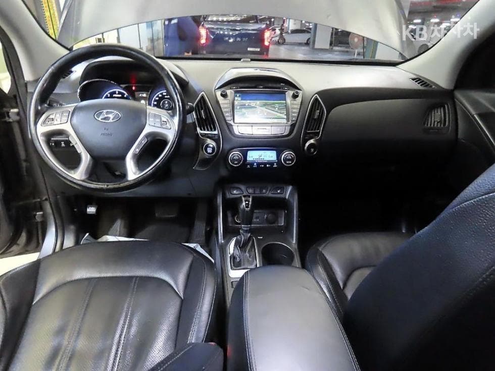 Hyundai New Tucson ixDiesel(e-VGT)4WD Modern - 9