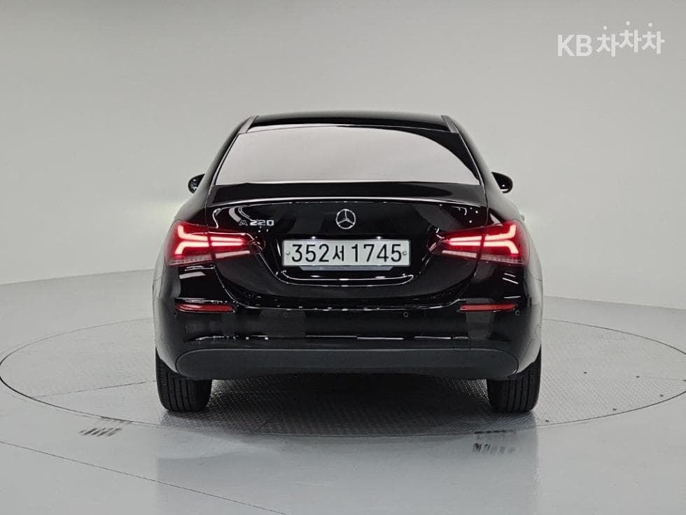 Mercedes-Benz A클래스(W177)A220 Sedan - - 3