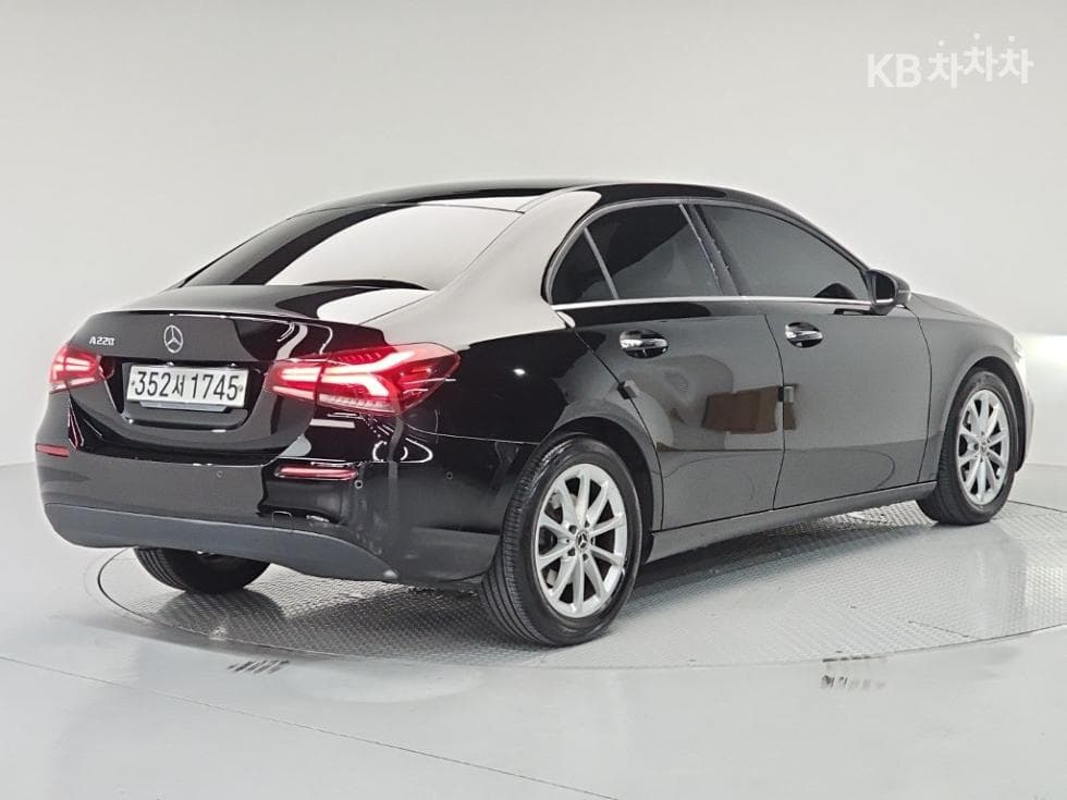 Mercedes-Benz A클래스(W177)A220 Sedan - - 4