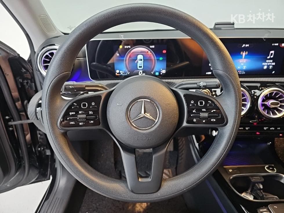 Mercedes-Benz A클래스(W177)A220 Sedan - - 9