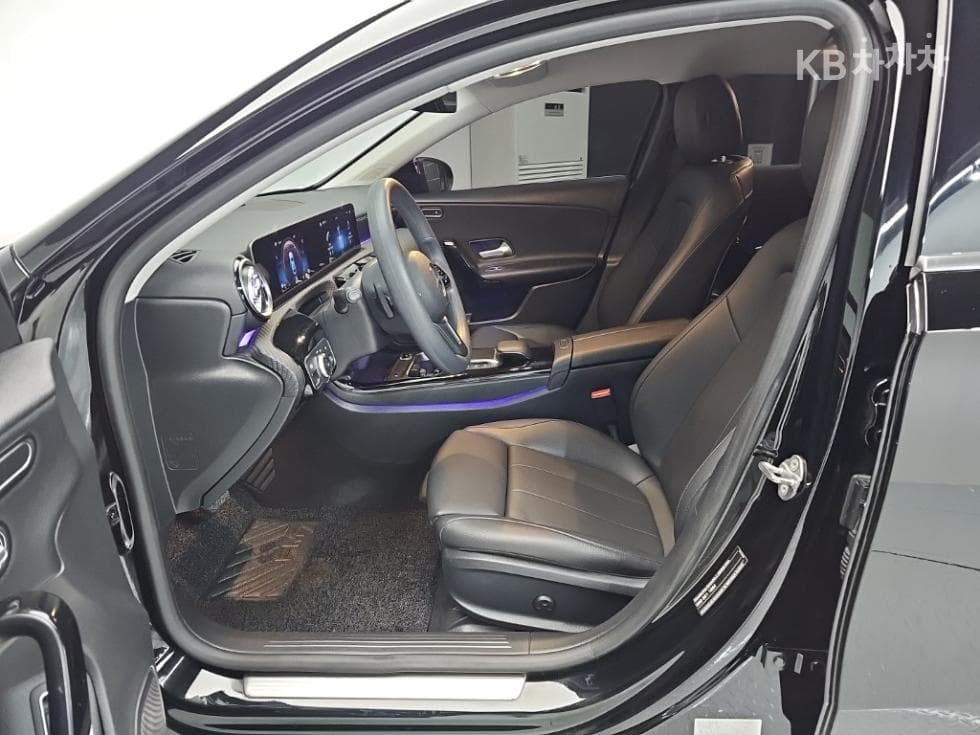 Mercedes-Benz A클래스(W177)A220 Sedan - - 11
