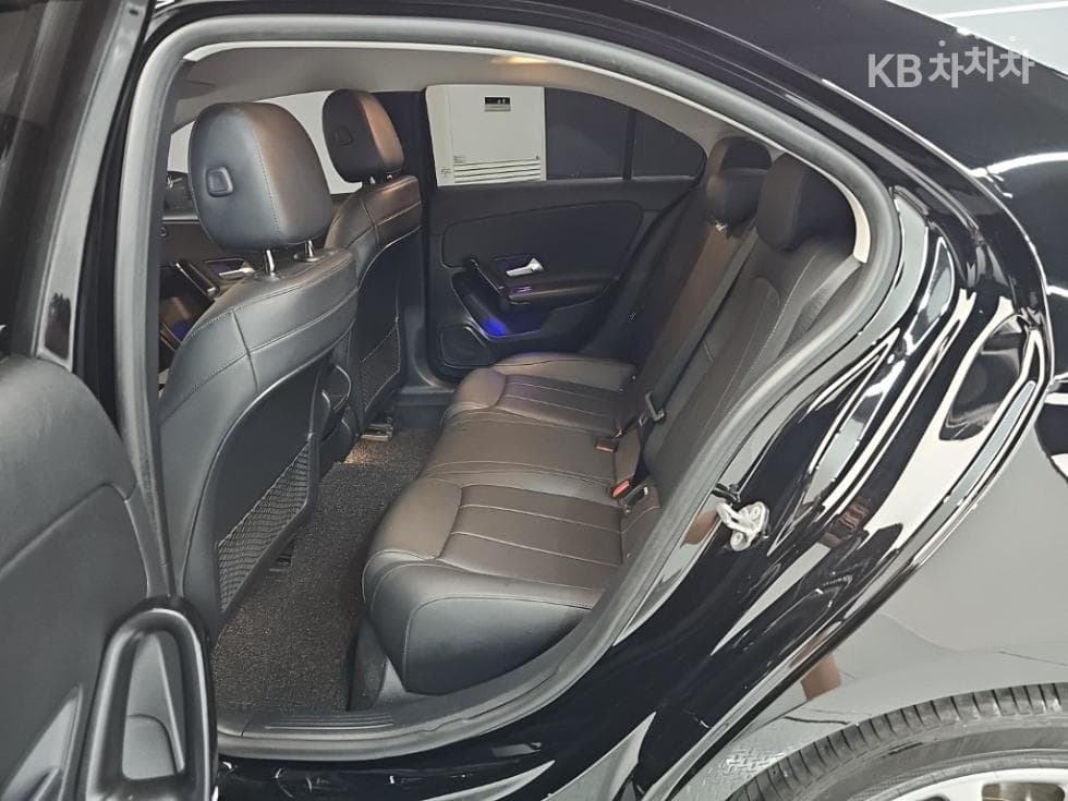 Mercedes-Benz A클래스(W177)A220 Sedan - - 12