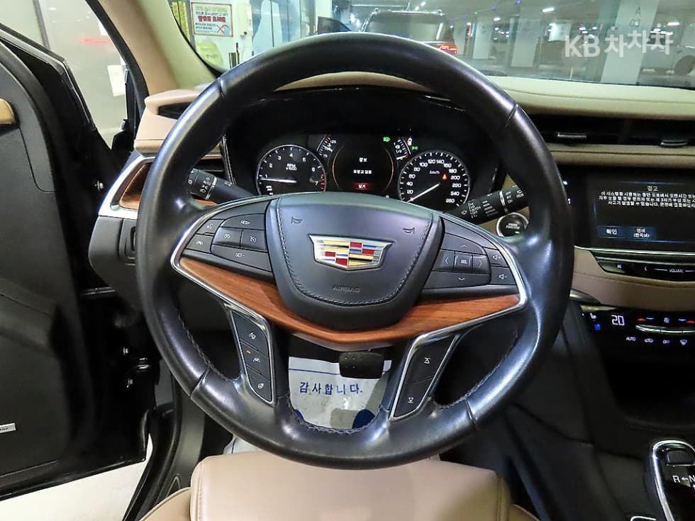 캐딜락 XT53.6 Platinum - 8