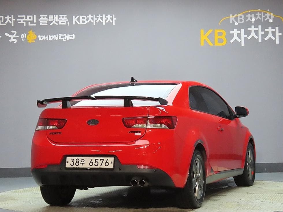 Kia Forte 쿱1.6 GDI Luxury - 2