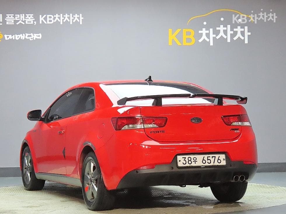 Kia Forte 쿱1.6 GDI Luxury - 4