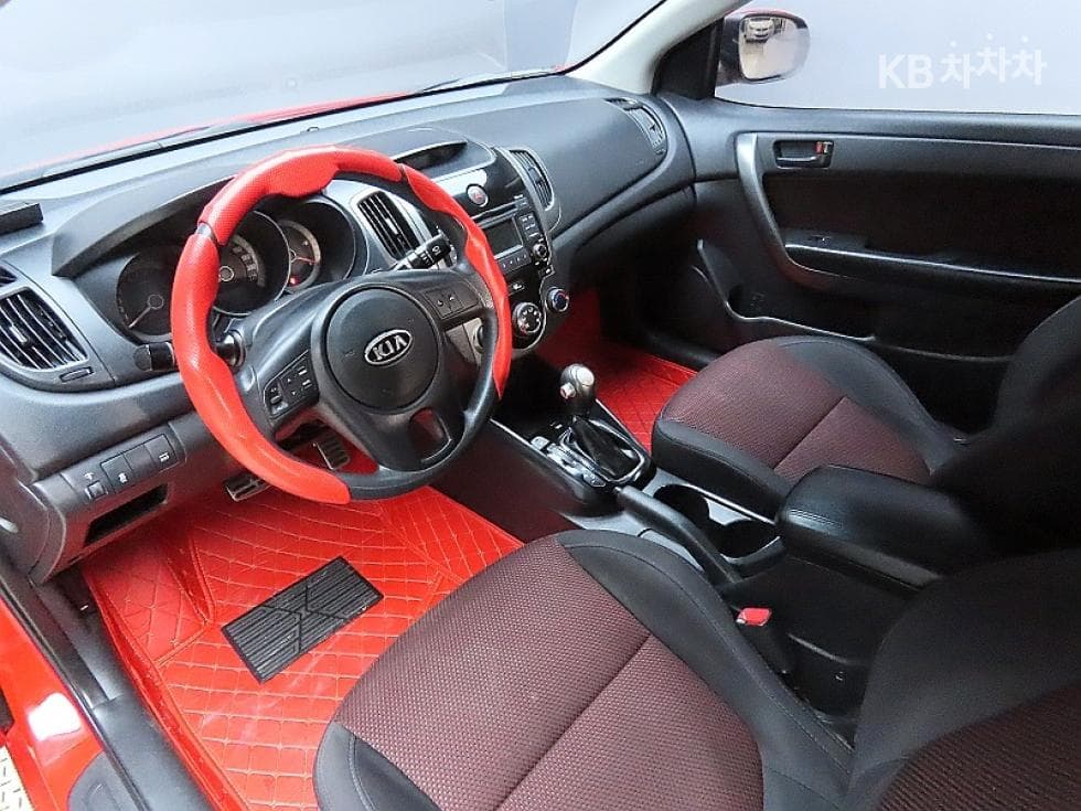 Kia Forte 쿱1.6 GDI Luxury - 6