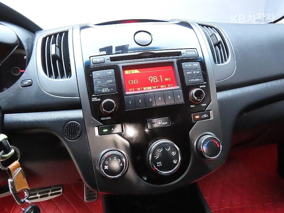 Kia Forte 쿱1.6 GDI Luxury - 16