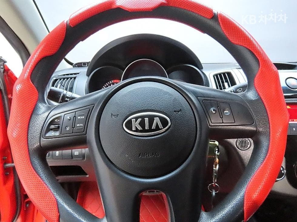 Kia Forte 쿱1.6 GDI Luxury - 17