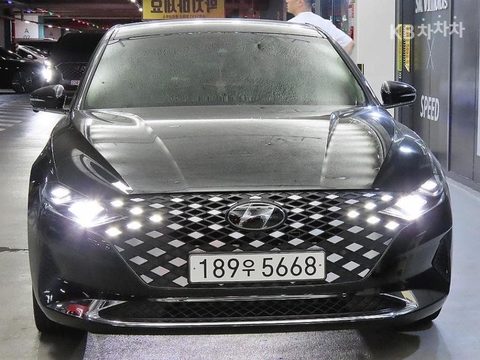 Hyundai The New (facelift) Grandeur (Azera)2.5 Le Blanc - 2