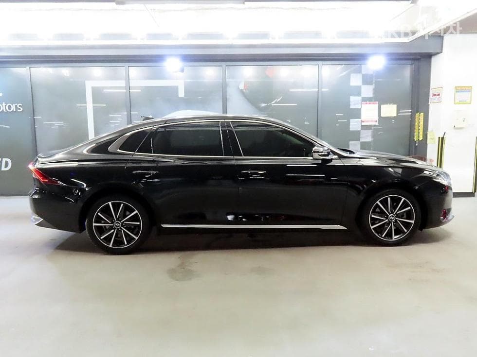 Hyundai The New (facelift) Grandeur (Azera)2.5 Le Blanc - 3