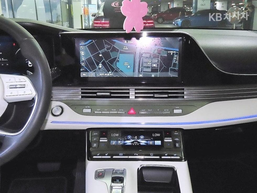 Hyundai The New (facelift) Grandeur (Azera)2.5 Le Blanc - 11