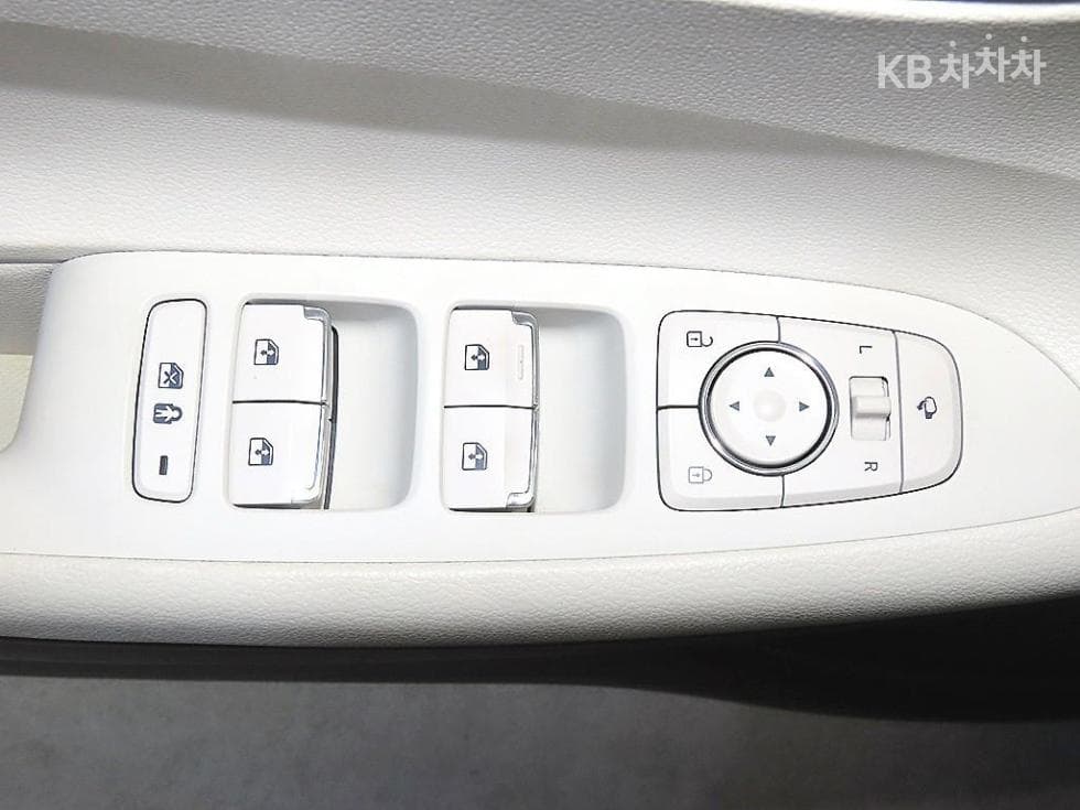 Hyundai The New (facelift) Grandeur (Azera)2.5 Le Blanc - 14