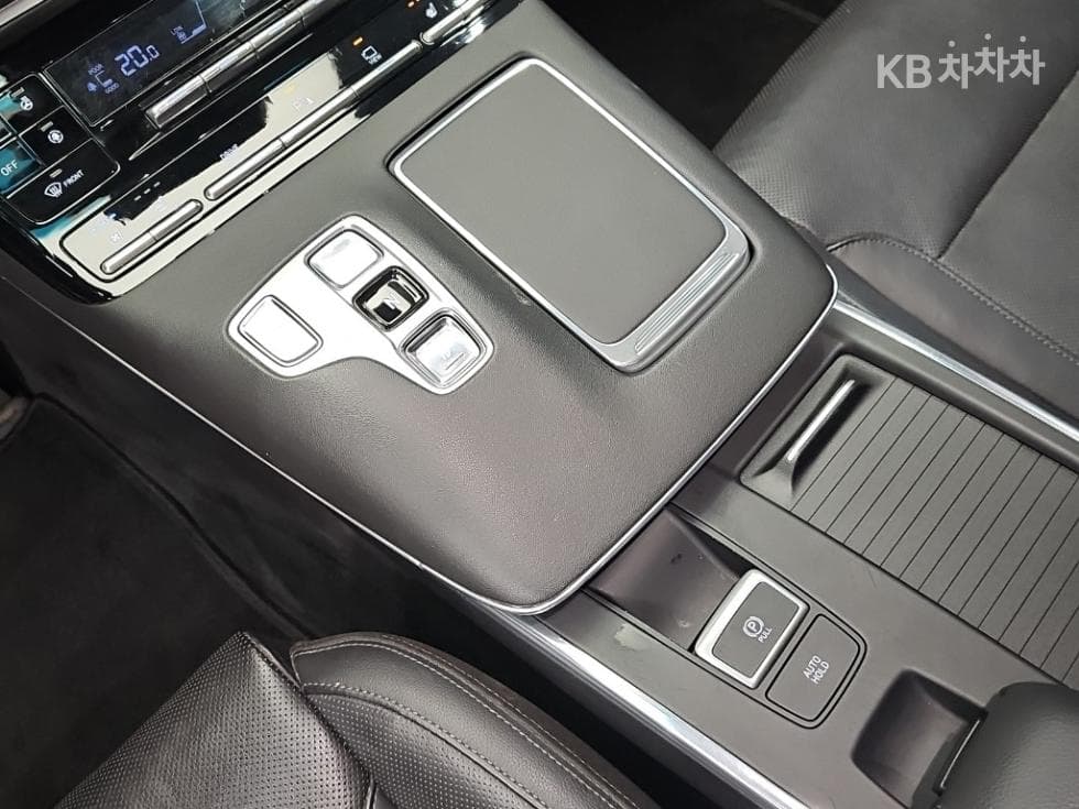 Hyundai The New (facelift) Grandeur (Azera)3.3 Premium 초이스 - 8