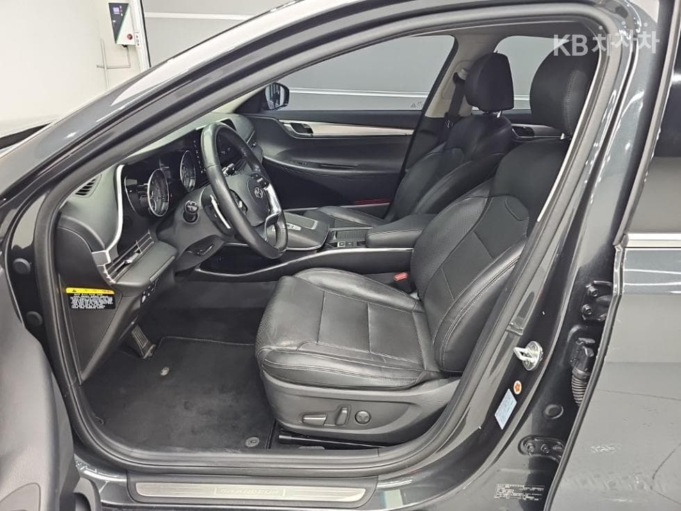 Hyundai The New (facelift) Grandeur (Azera)3.3 Premium 초이스 - 11