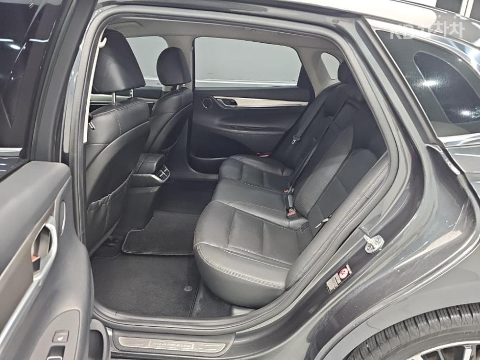 Hyundai The New (facelift) Grandeur (Azera)3.3 Premium 초이스 - 12