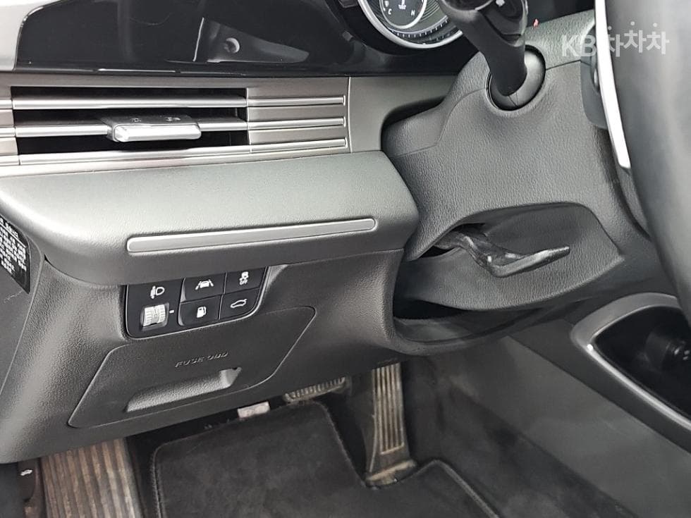 Hyundai The New (facelift) Grandeur (Azera)3.3 Premium 초이스 - 17