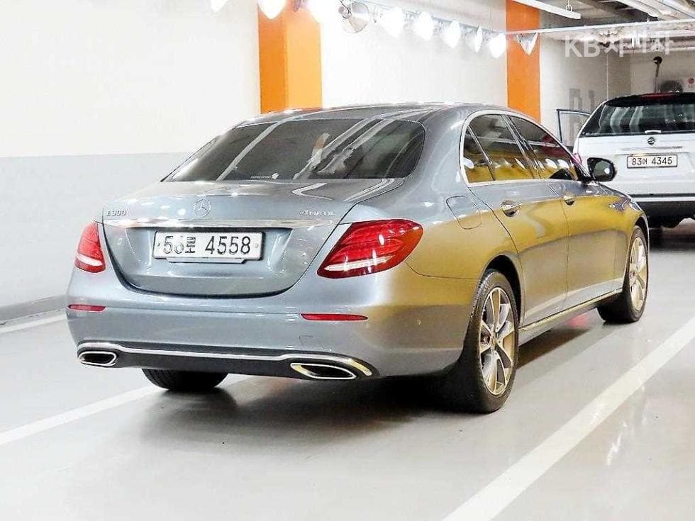 Mercedes-Benz E-Клас (W213)E300 4Matic Avantgarde - 3