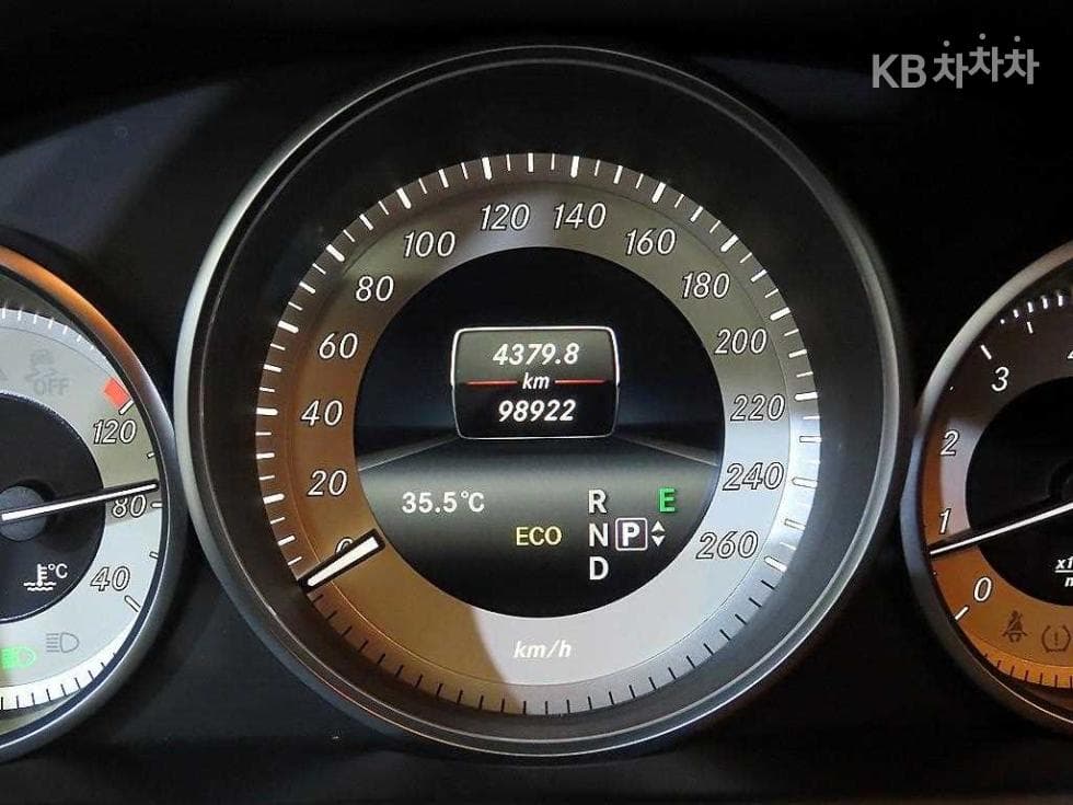 Mercedes-Benz Нов E-КласE200 Cabriolet A207 - 11