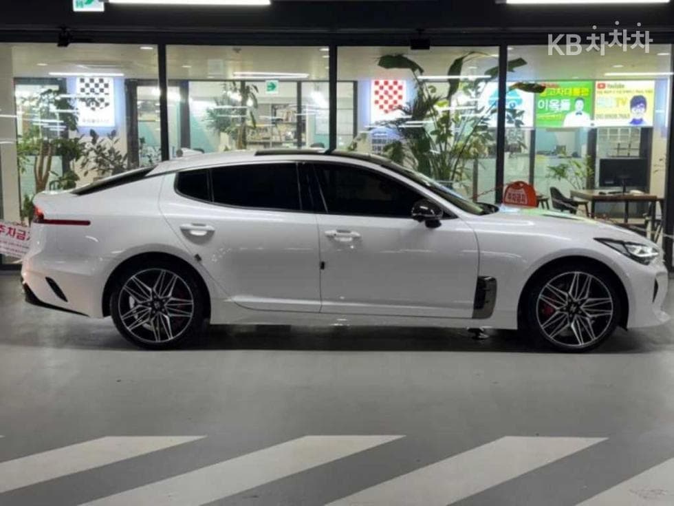 Киа Stinger Майстор2.5L бензин Турбо 2WD Masters - 3