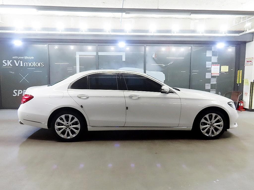 Mercedes-Benz E-Клас (W213)E220d 4MATIC Avantgarde - 3
