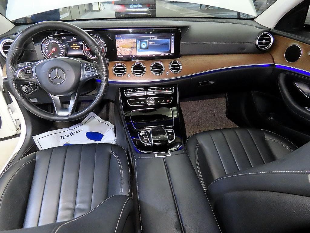 Mercedes-Benz E-Клас (W213)E220d 4MATIC Avantgarde - 10