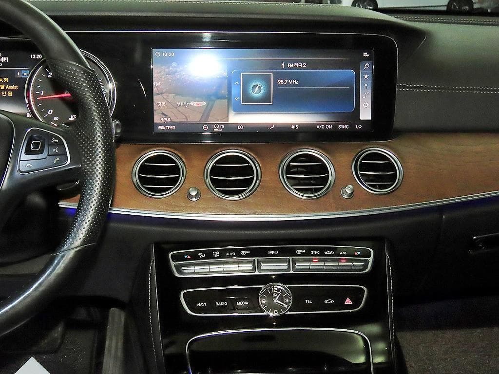 Mercedes-Benz E-Клас (W213)E220d 4MATIC Avantgarde - 11