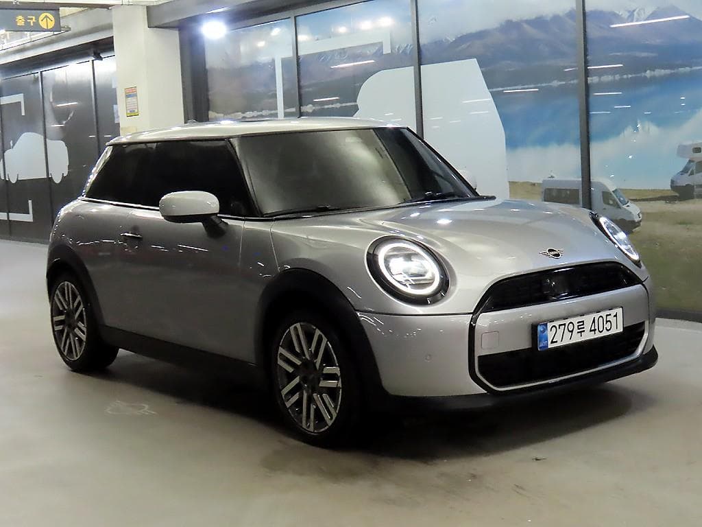 Мини Cooper 4-то поколение C 2.0 3도어 에센셜 - Image 1