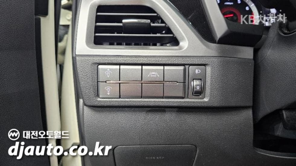 KG Mobility 뷰티플 코란도1.5 GDi Turbo 2WD C5 Plus - 17