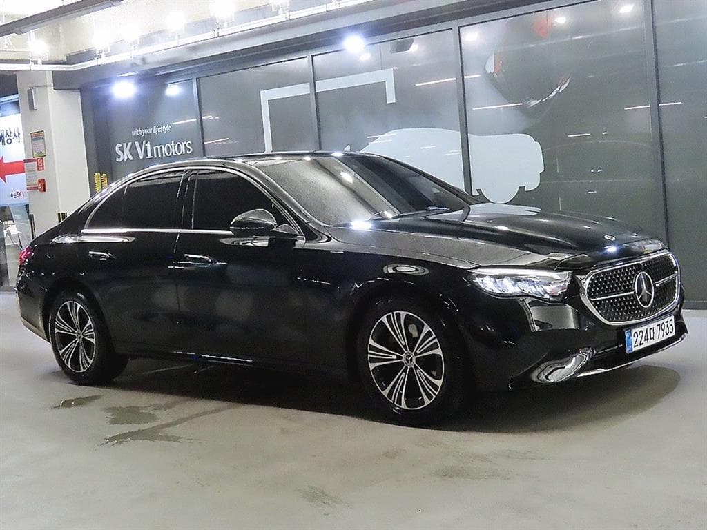 Mercedes-Benz E-클래스 (W214) E200 AMG Line - Image 1