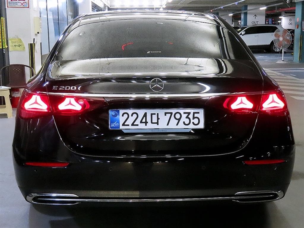 Mercedes-Benz E-클래스 (W214)E200 AMG Line - 5