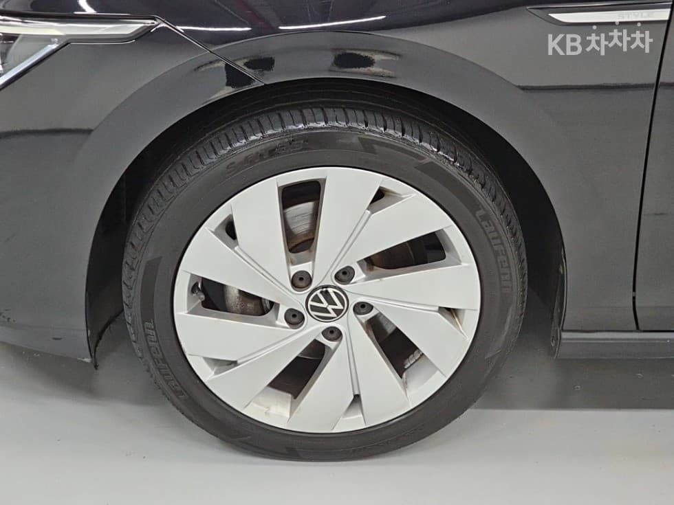 Volkswagen The Golf 8(MK8)2.0 Турбо Дизел Инжекция Premium - 19