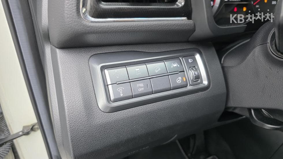 KG Mobility Very New (facelift/refresh; particularly for Tivoli) TivoliGasoline V3 2WD Standard - 16
