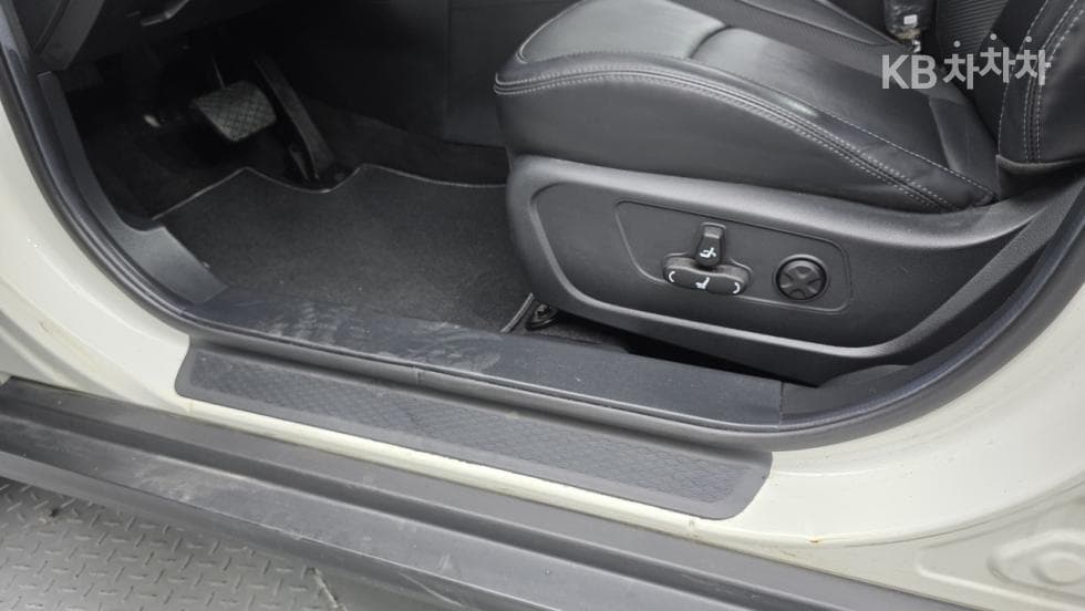KG Mobility Very New (facelift/refresh; particularly for Tivoli) TivoliGasoline V3 2WD Standard - 17