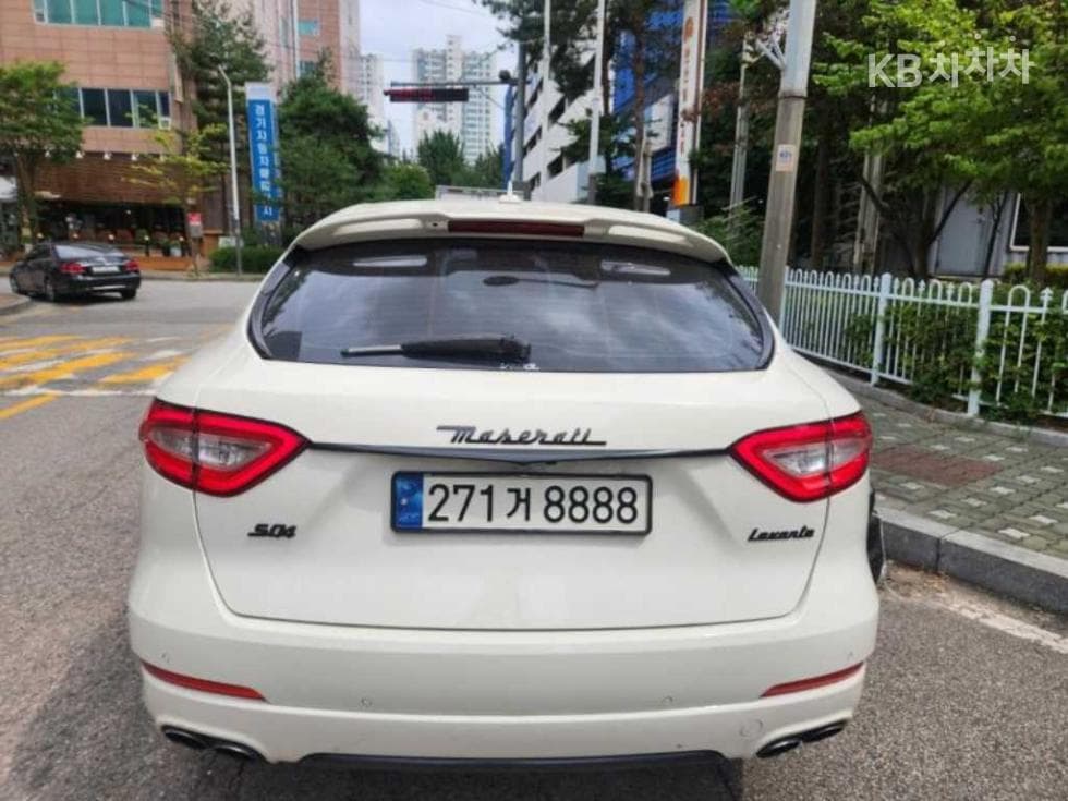 마세라티 르반떼3.0 AWD Standard - 2