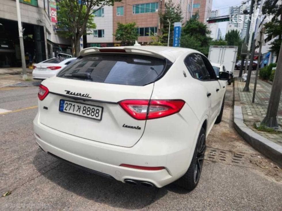 마세라티 르반떼3.0 AWD Standard - 4