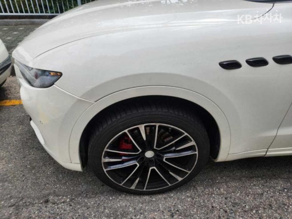 마세라티 르반떼3.0 AWD Standard - 5