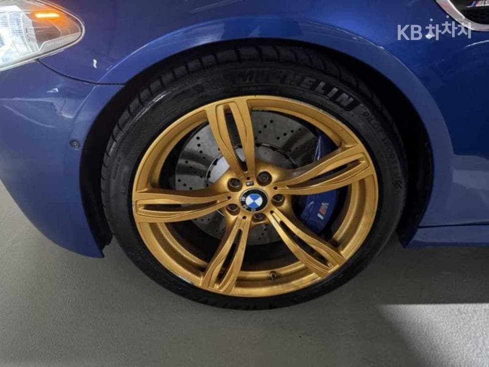 BMW M시리즈M5 Sedan F10 - 19