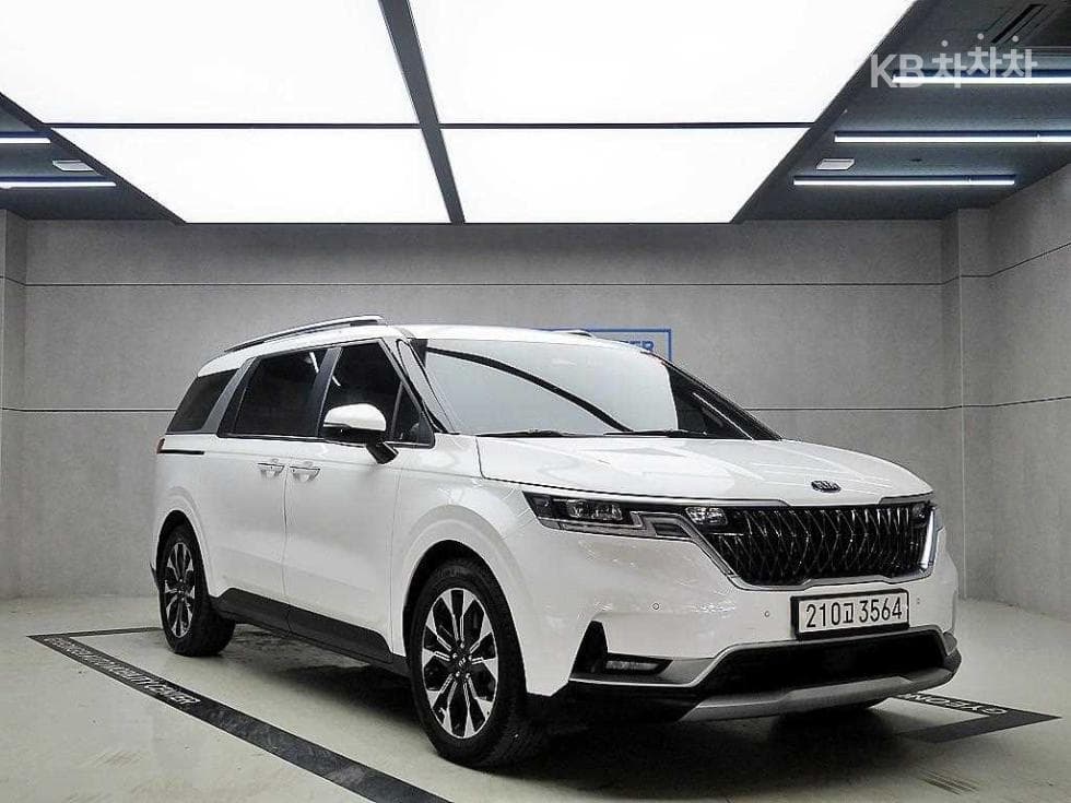 Kia Carnival 4th generation D2.2 9-seater Prestige - Image 1