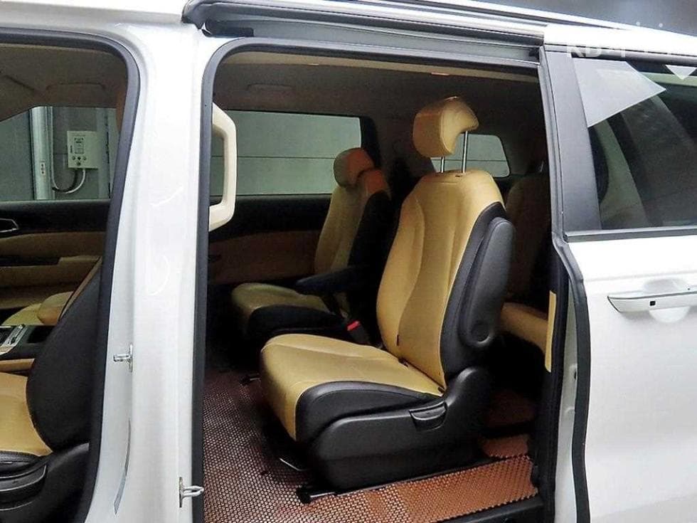 Kia Carnival 4th generationD2.2 9-seater Prestige - 6